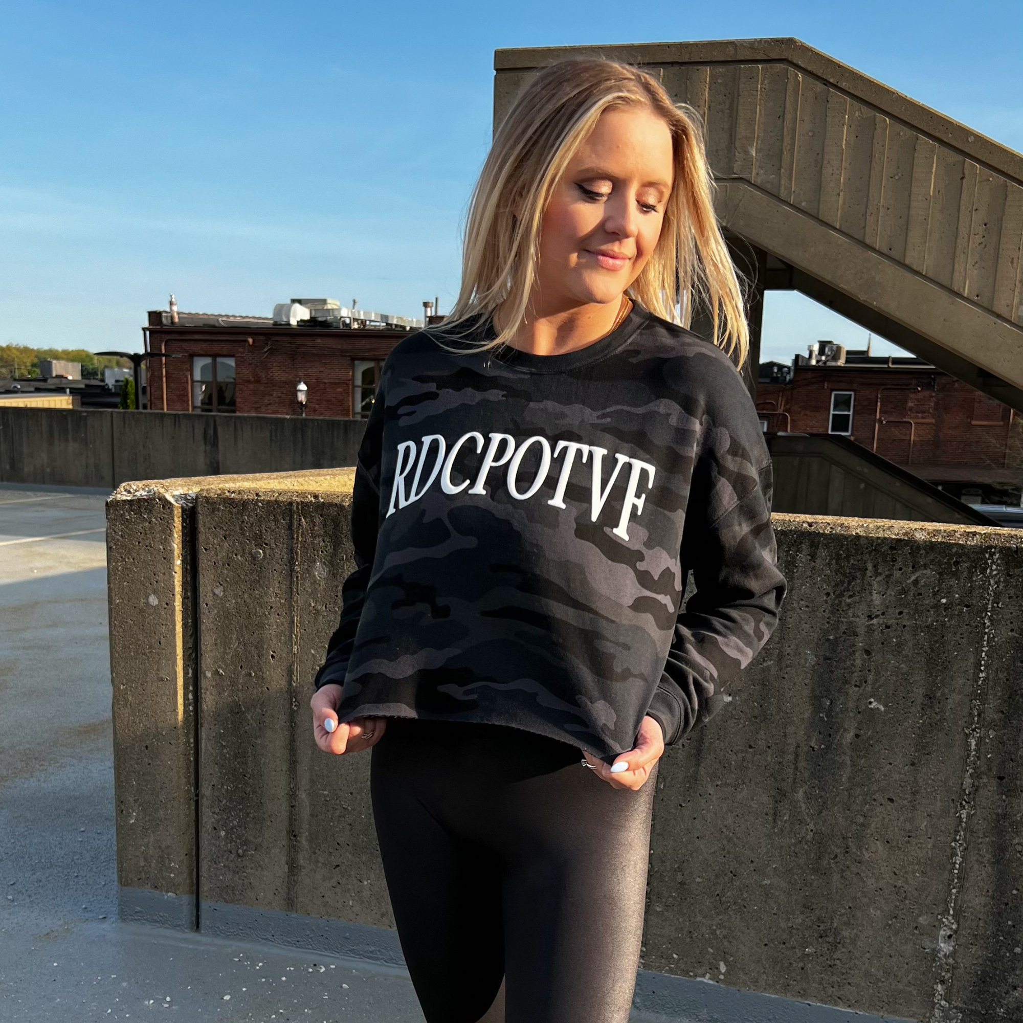 Ruhn Danaan Crewneck - CROPPED